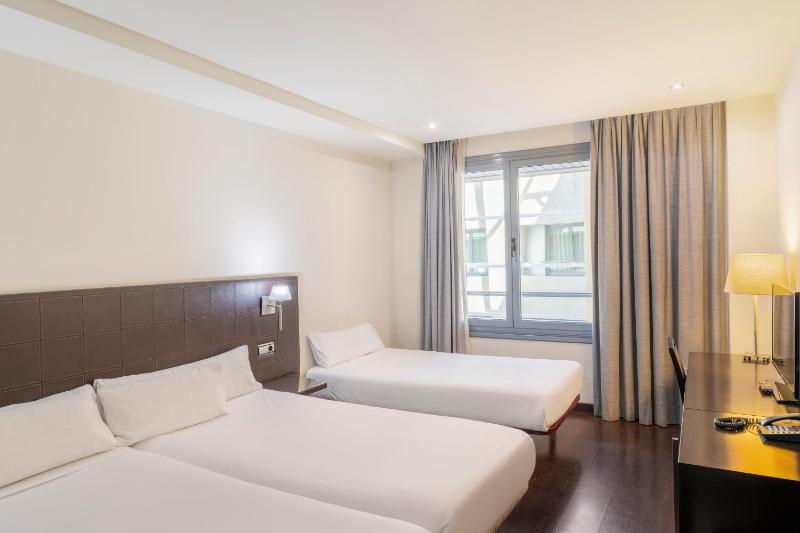 Double Room with Extra Bed image 4
