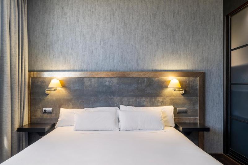 Double or Twin Room image 3