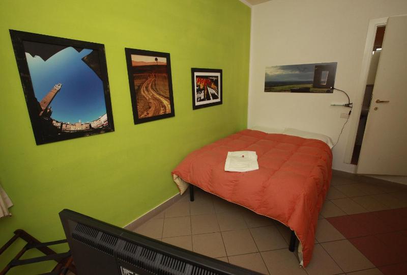 Small Double Room image 2