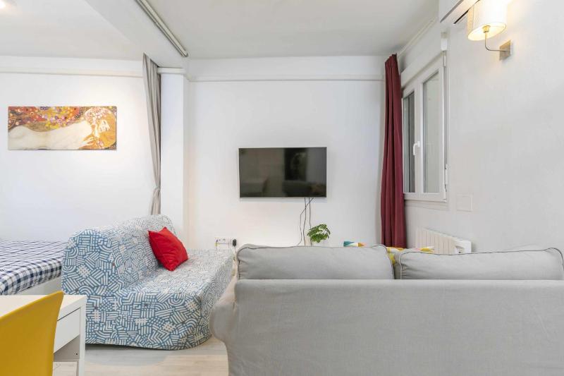 Apartamento céntrico y confortable - image 9