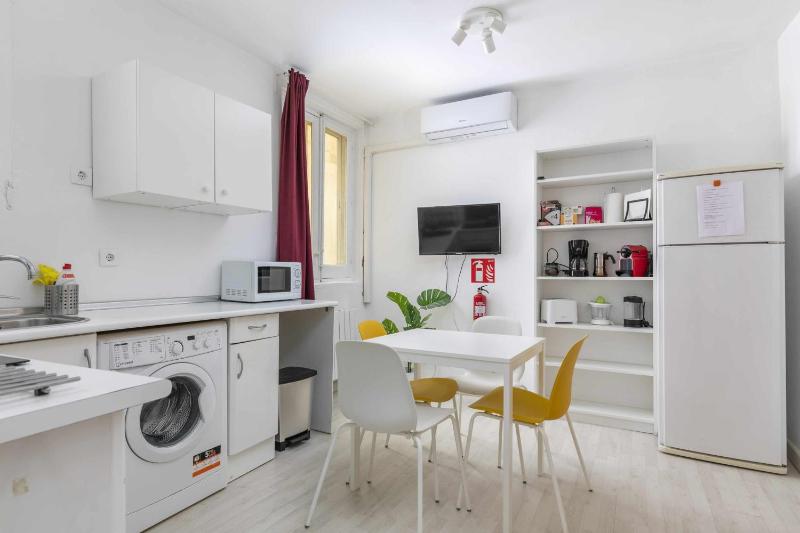 Apartamento céntrico y confortable - image 2