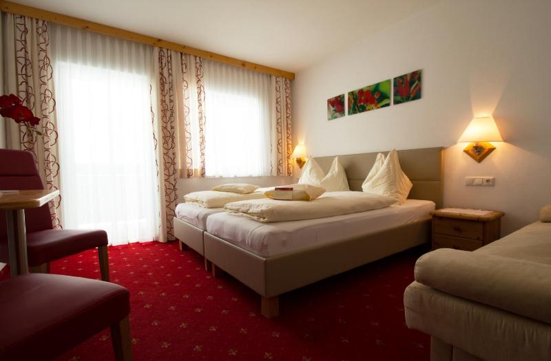 Standard Double Room image 3