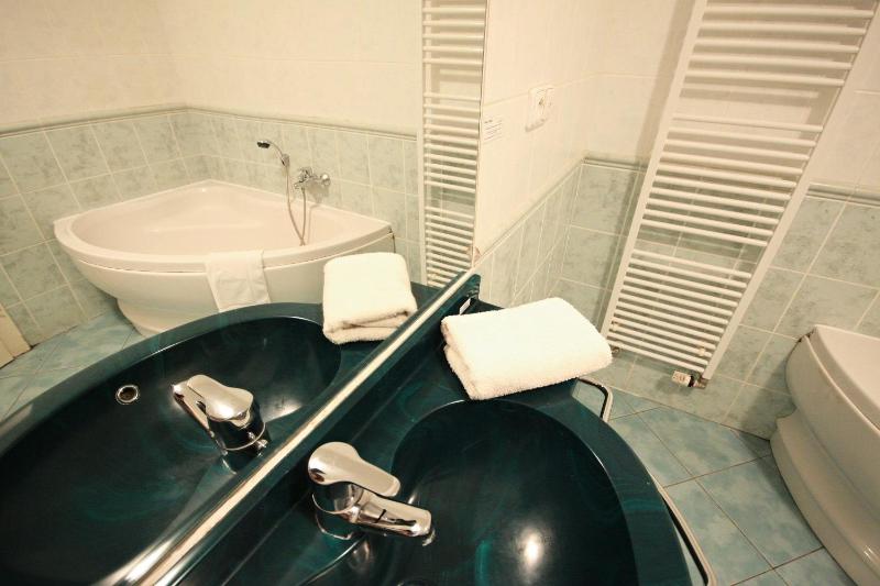 Quadrio Bedroom Central Apartment - image 15