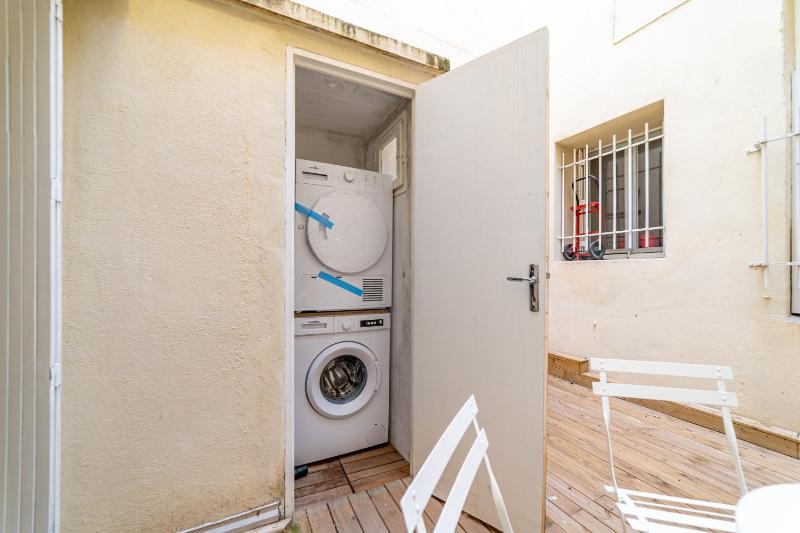 Un pied à terre avec terrasse à la Cathédrale - Une Nuit à Nîmes - image 21