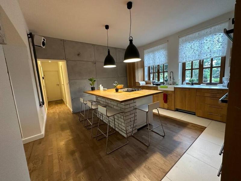 Dako Mansion Stylish Modern Cosy - image 22