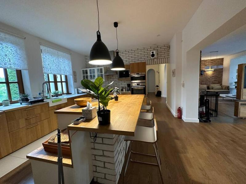 Dako Mansion Stylish Modern Cosy - image 23