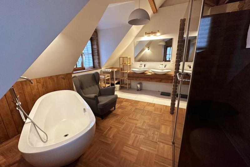 Dako Mansion Stylish Modern Cosy - image 21