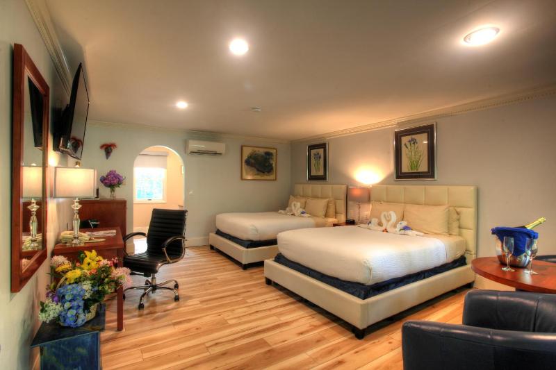 Extra Deluxe Room with Two Queen Beds image 3