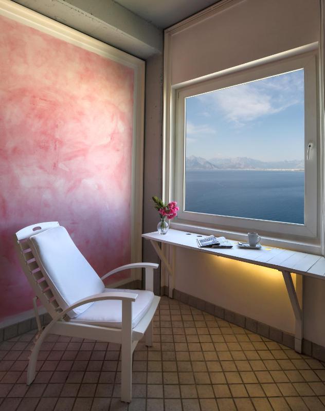 Double or Twin Room with Sea View image 4