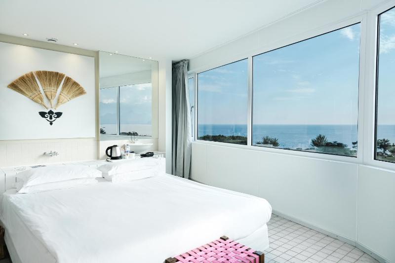 Deluxe Double Room in Revolving Building image 4