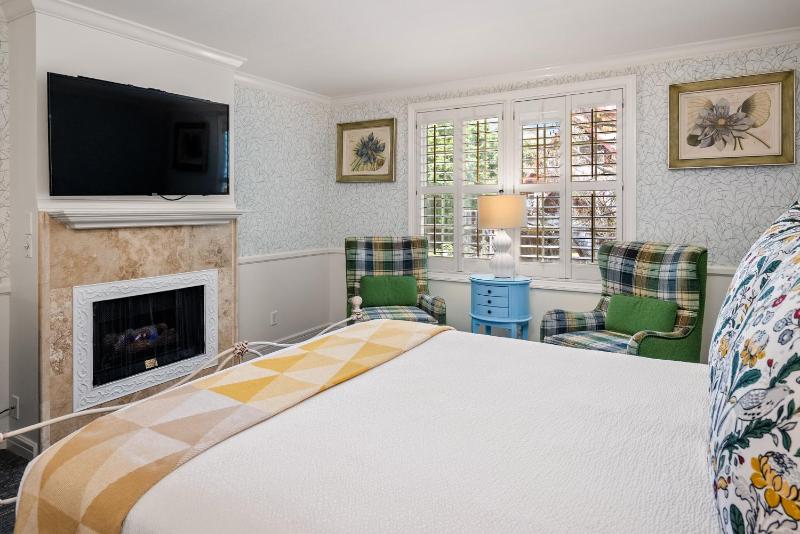 Deluxe Queen Room with Two Queen Beds - Main Inn image 4