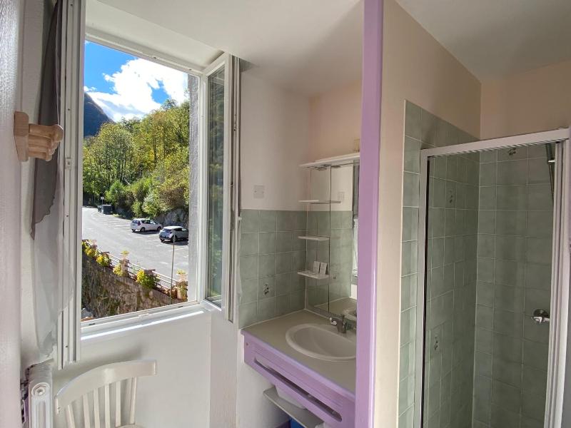One-Bedroom Apartment image 2