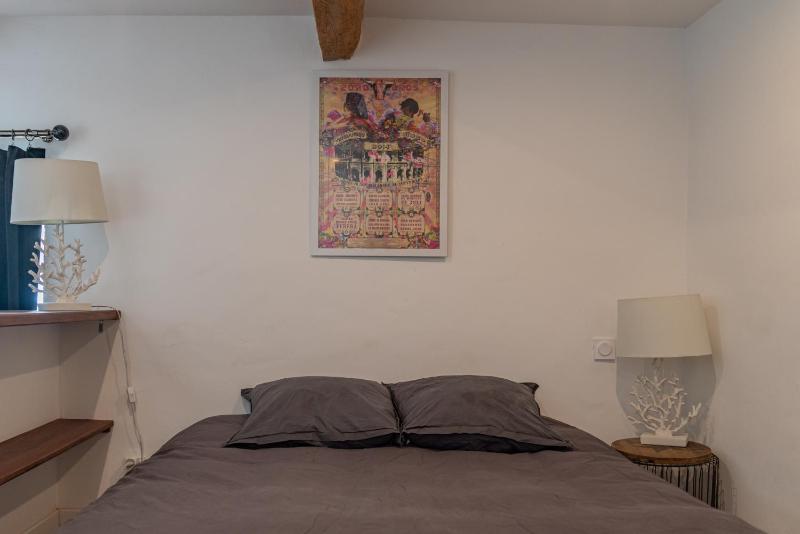Loft calme à la Maison Carrée - Une Nuit à Nîmes - image 15