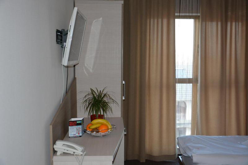 Classic Single Room image 3