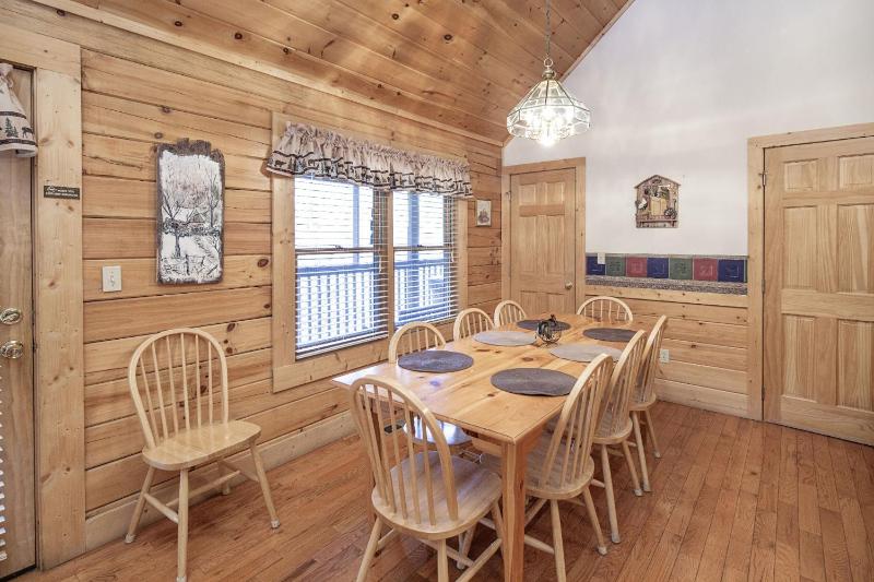 ER223 - Young's Hideaway cabin - image 24