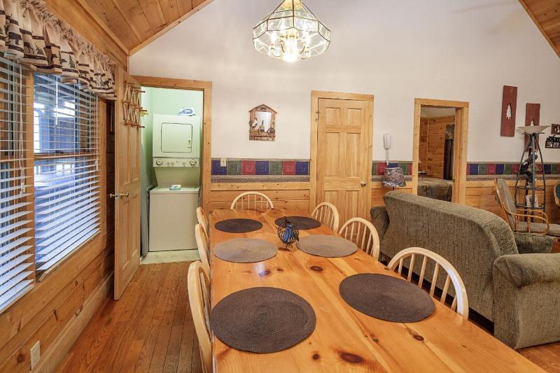 ER223 - Young's Hideaway cabin - image 30