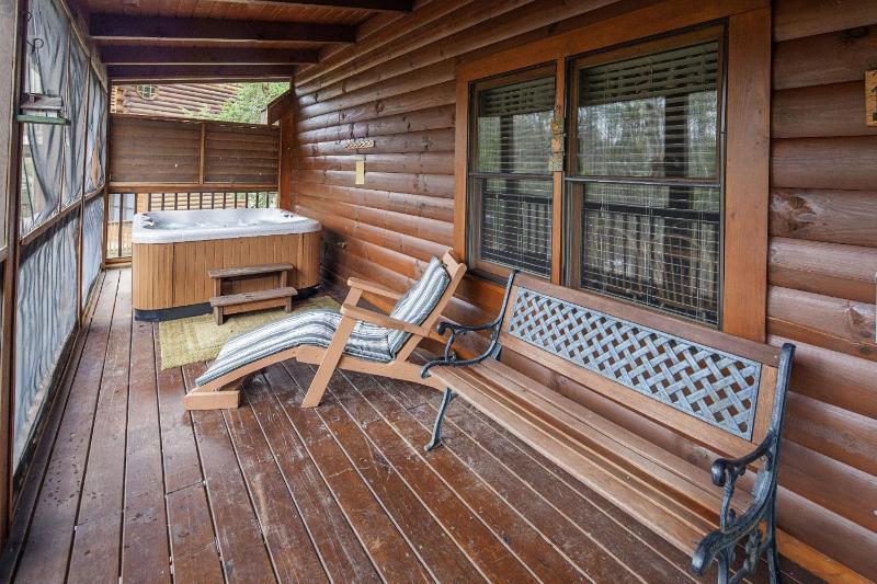ER223 - Young's Hideaway cabin - image 27