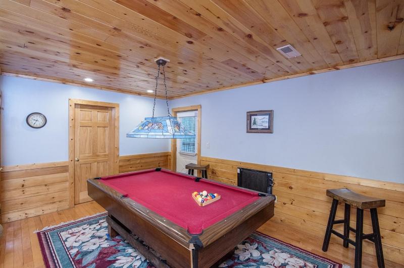 ER223 - Young's Hideaway cabin - image 8