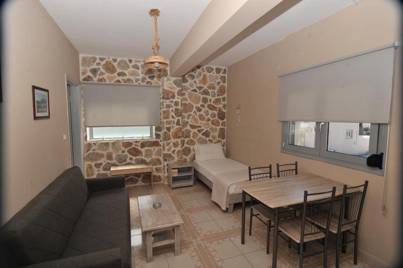 Deluxe Triple Room with Sea View image 4