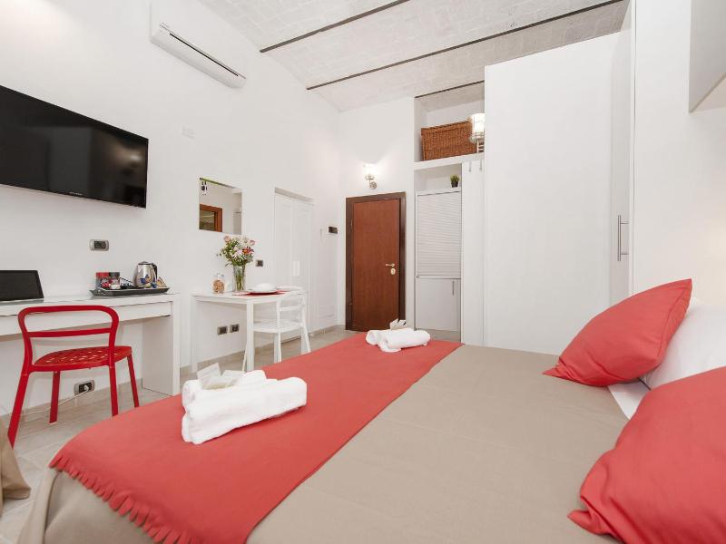 Studio Apartment image 4