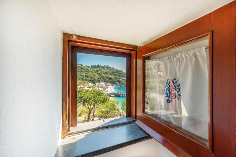 Apartment Grecale with Terrace & Sea View image 3