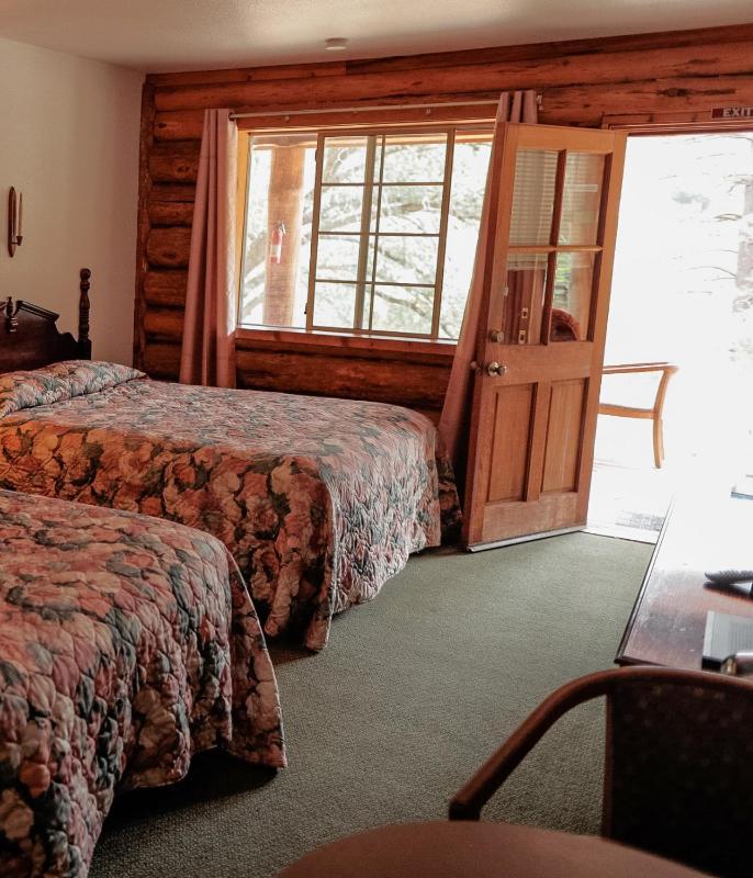 Queen Room with Two Queen Beds image 1