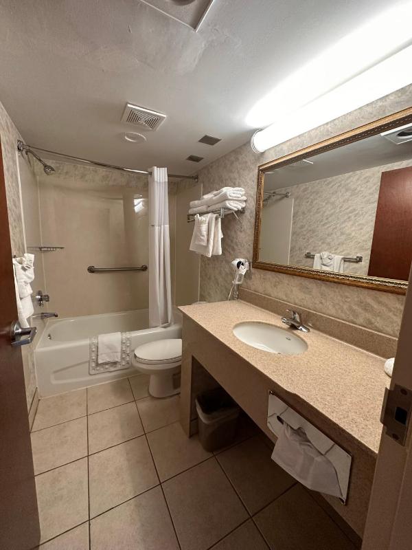 The Breakers Resort Inn - image 17