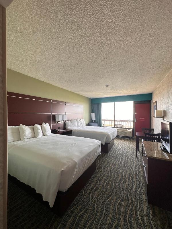 The Breakers Resort Inn - image 30