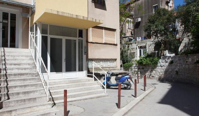 Apartments with WiFi Split - 21345 - image 1