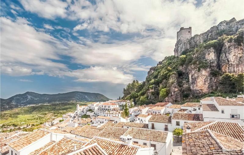 Three-Bedroom Holiday Home  image 3