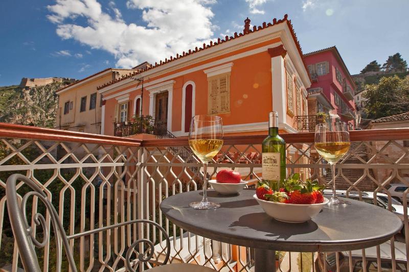 Deluxe Double Room with Balcony image 3