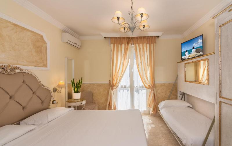 Hotel Tahiti - image 2