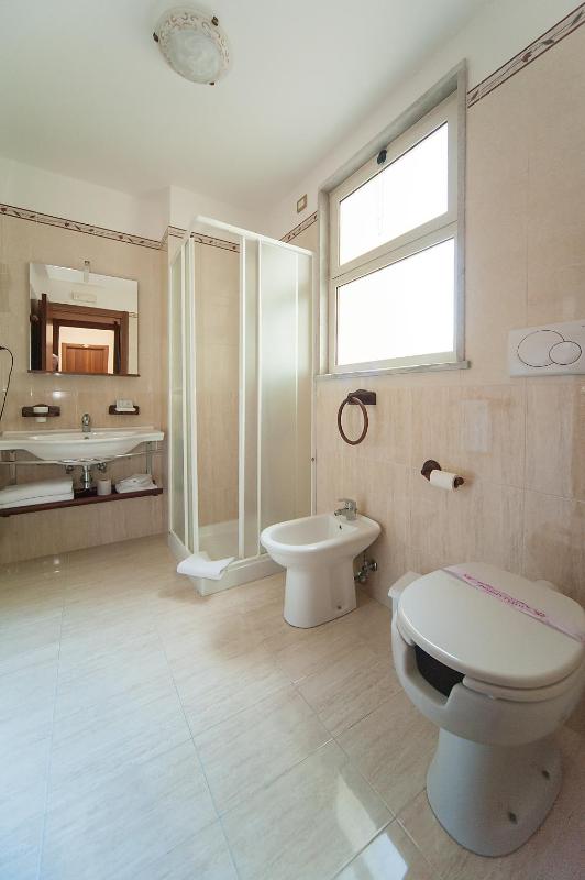 Comfort Triple Room with Shower image 2