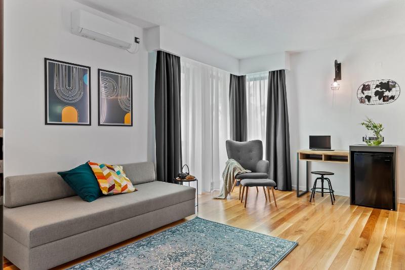 6Rooms - image 32