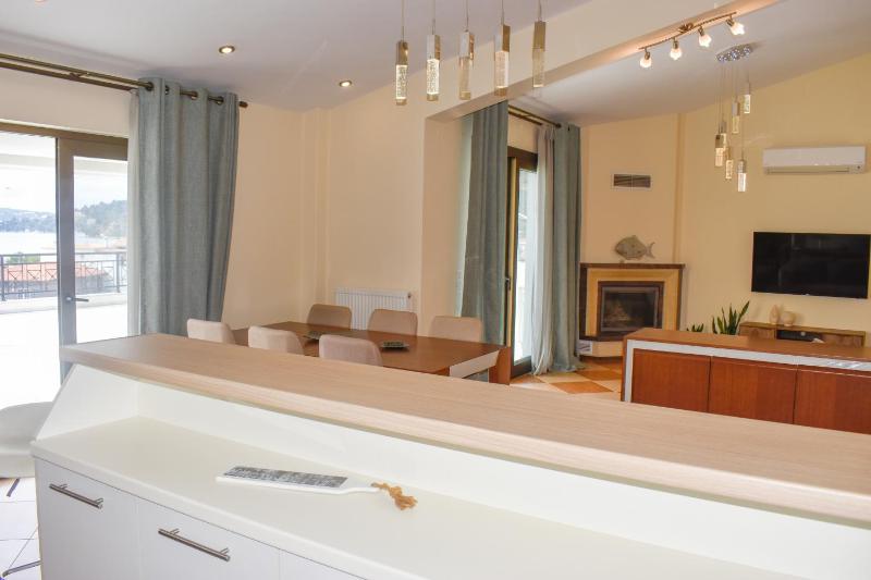 Zoe's Flat Megali Ammos - image 17
