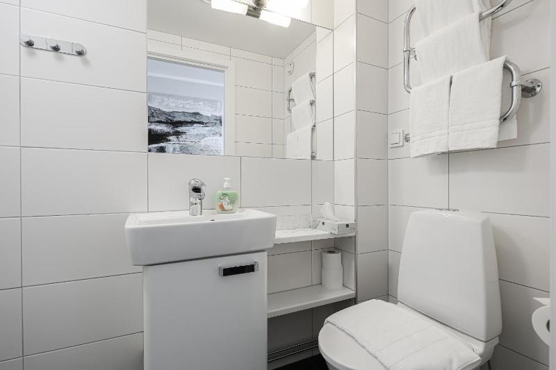 Compact Room (140cm bed) image 3