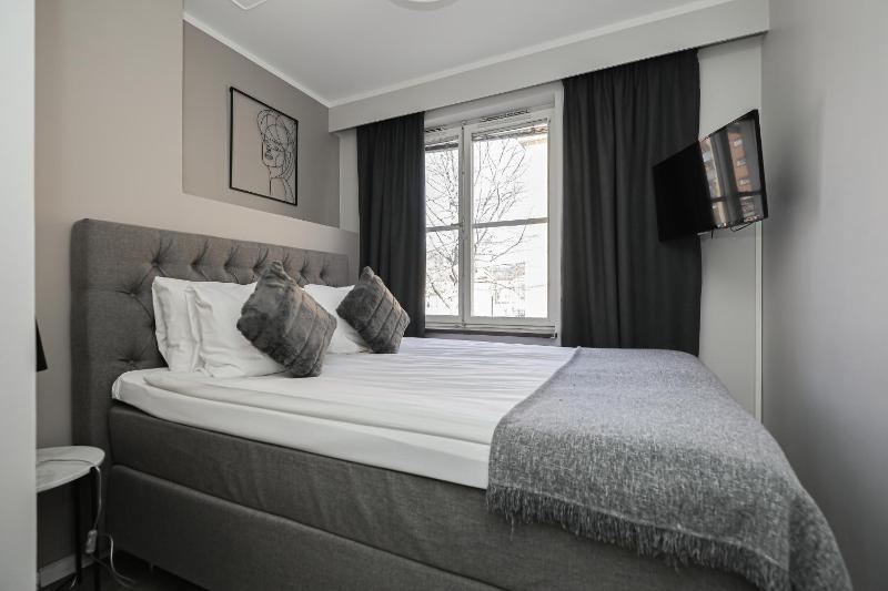 Compact Room (140cm bed) image 2