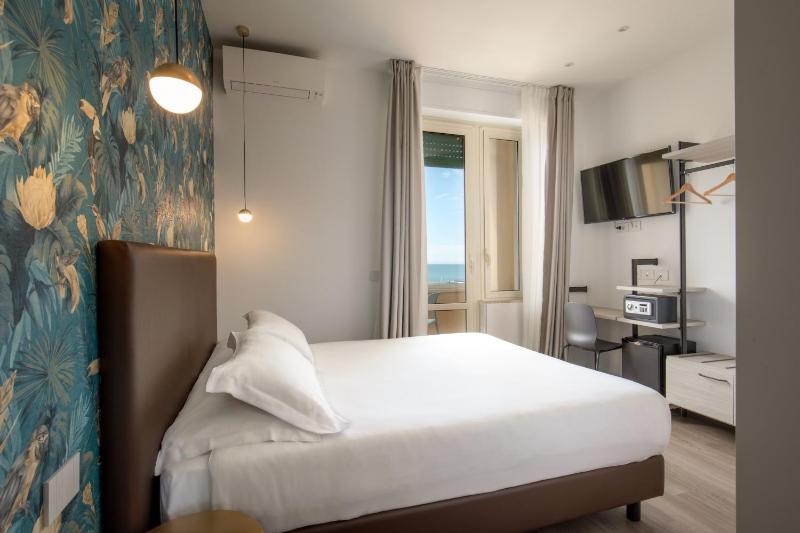 Double or Twin Room with Sea View image 2