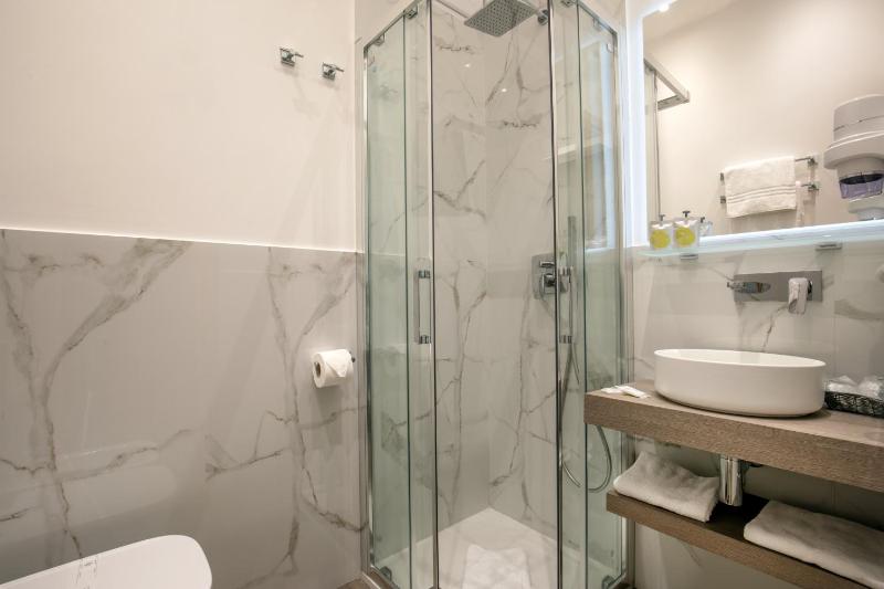 Double or Twin Room with Sea View image 3