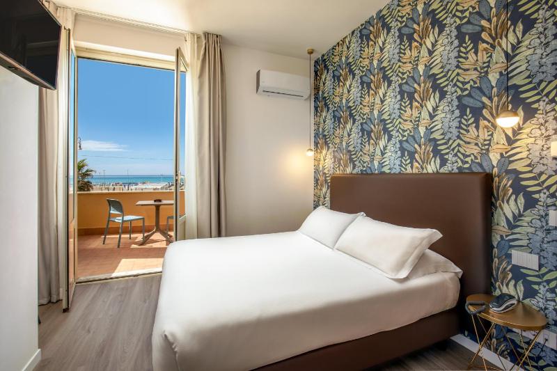 Double or Twin Room with Sea View image 1