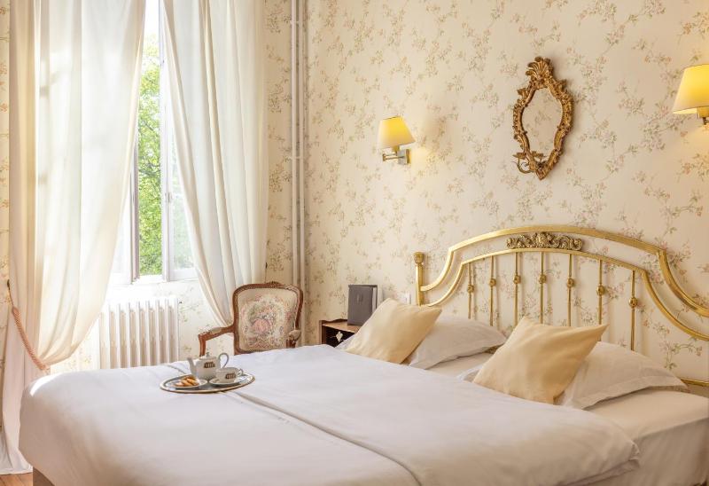 Deluxe Double Room image 3