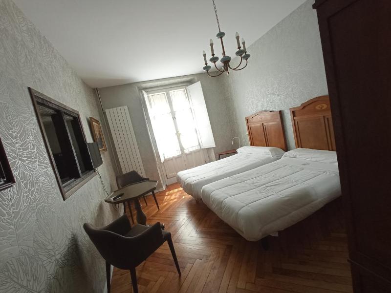Twin Room image 1