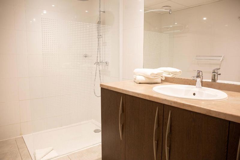 One-Bedroom Apartment image 2