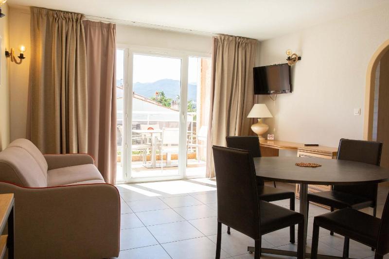 One-Bedroom Apartment image 4