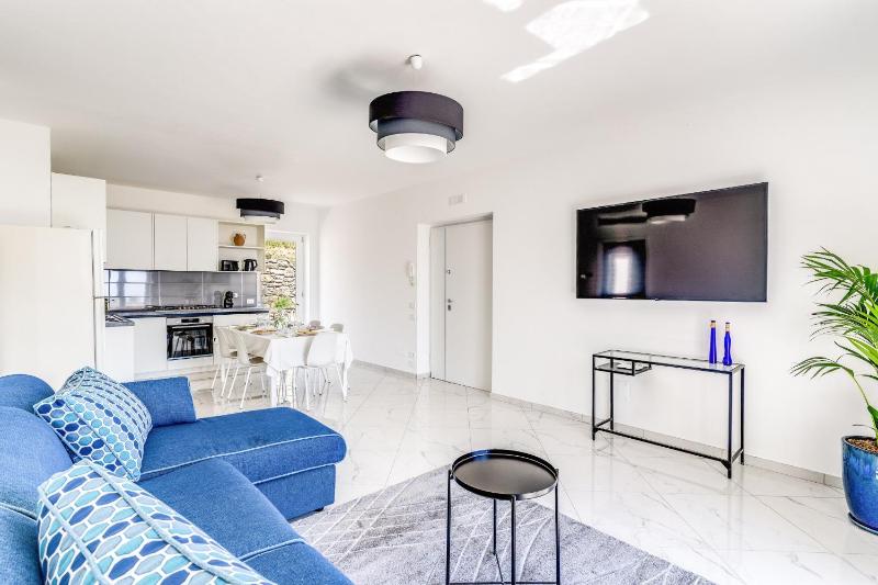 Villa Rusinella Minimalist Retreat with Sea Views by Feeling Italy - image 11