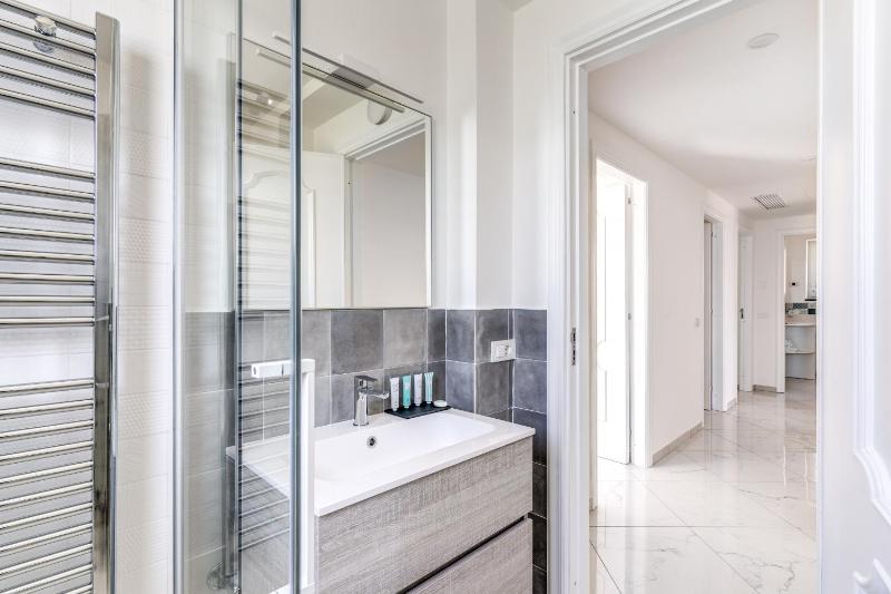 Villa Rusinella Minimalist Retreat with Sea Views by Feeling Italy - image 17