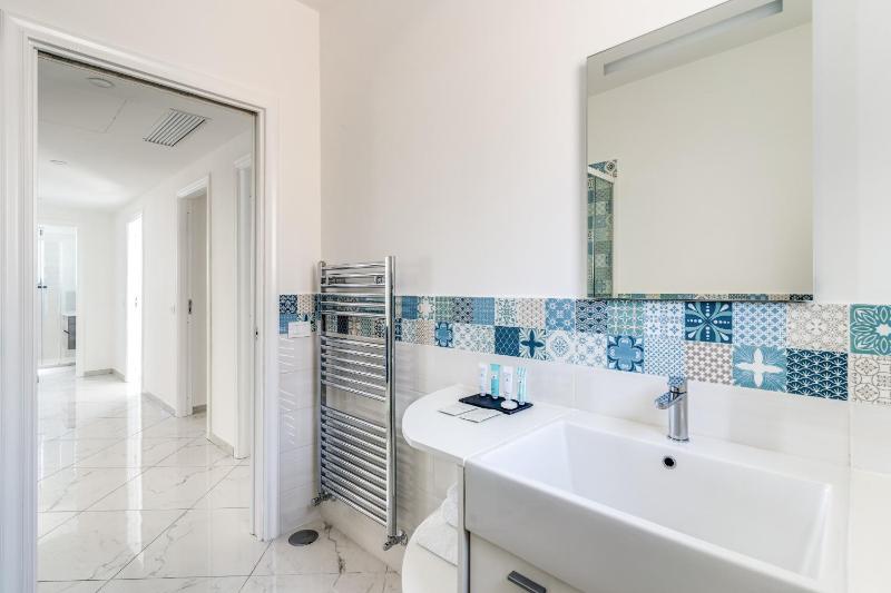 Villa Rusinella Minimalist Retreat with Sea Views by Feeling Italy - image 35