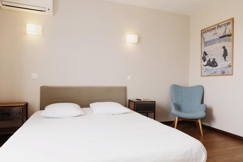 Quadruple Room image 2