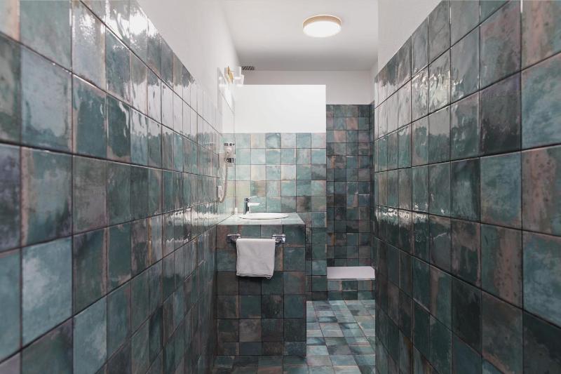 Quadruple Room image 3