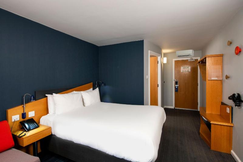 Standard Double Room with Sofa Bed and Free Hot Breakfast image 3